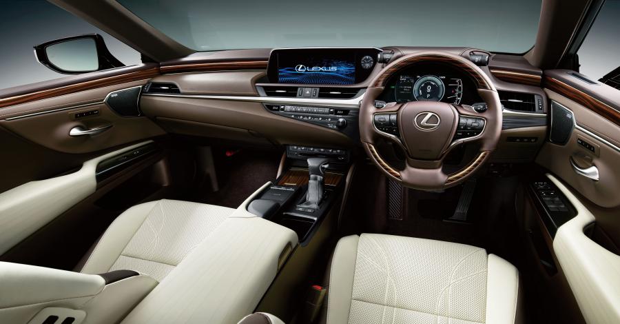 Торпедо Lexus ES300h 2018 года  (JP) (фото 10 из 24)